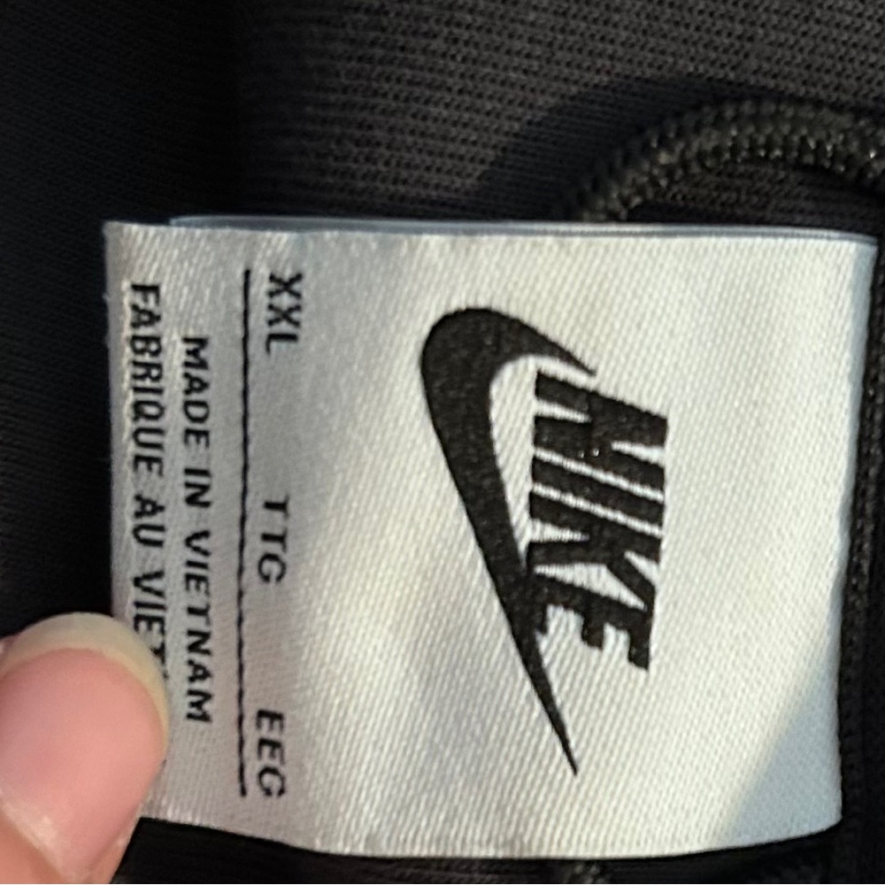 Black Nike tech